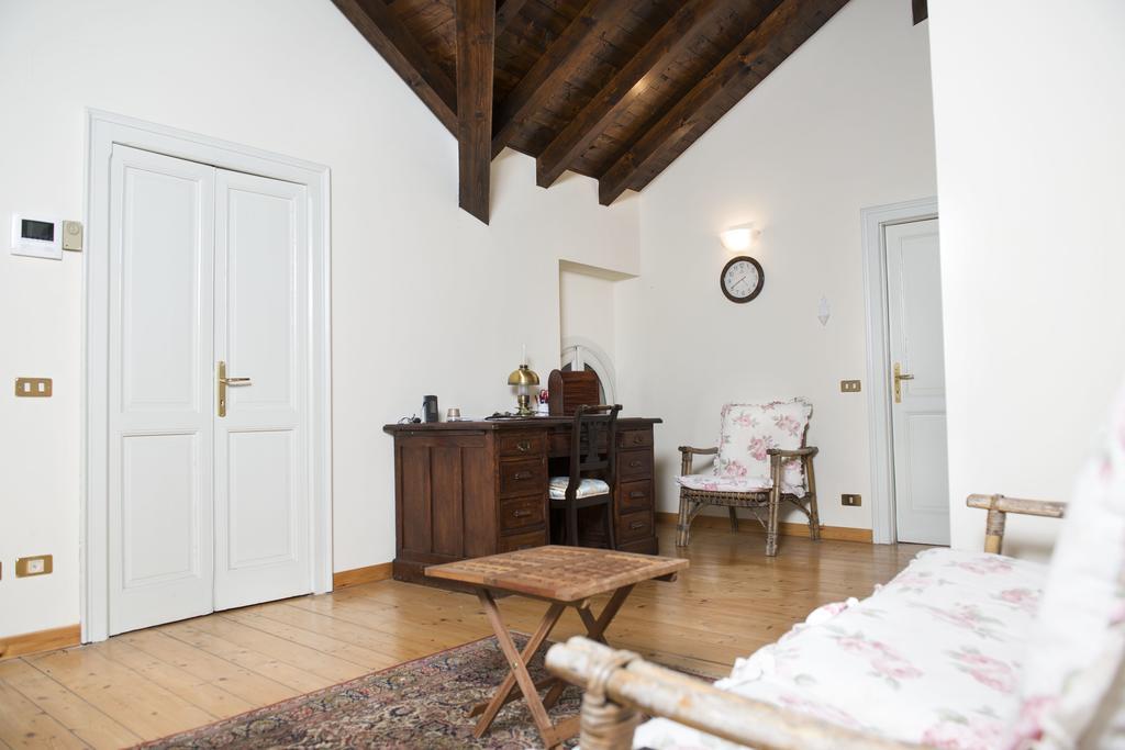Villa Pinetina B&B Lasnigo Camera foto