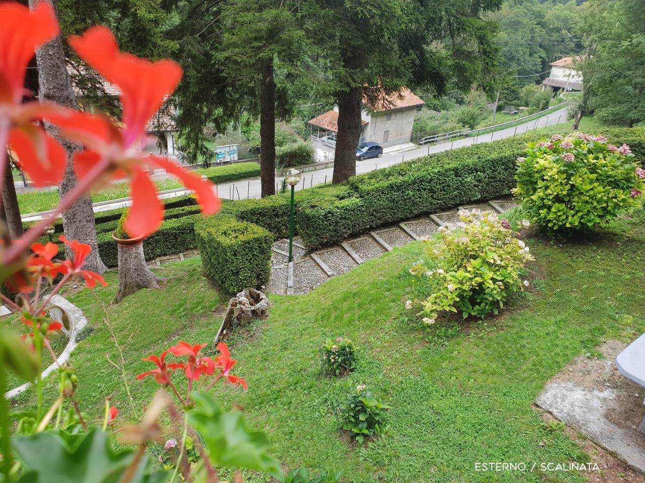 Villa Pinetina B&B Lasnigo Esterno foto